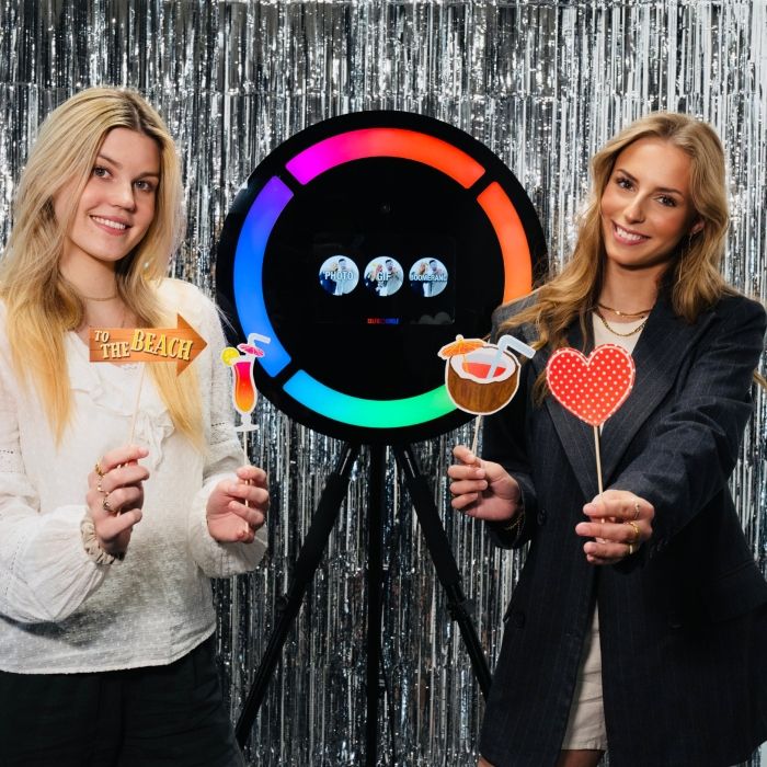 Huur Selfiebox 1-3 dagen 8K incl SMS'jes en 20 rekwisieten