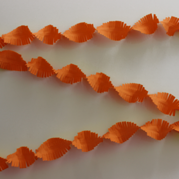 Gefranjerde oranje crepepapier-streamer - 24 meter