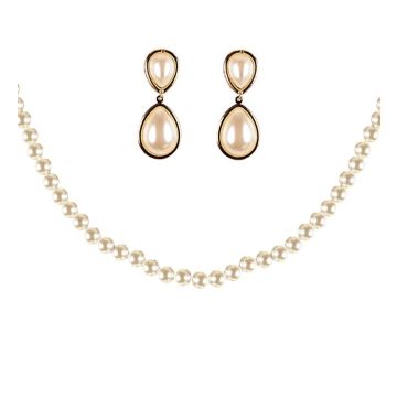 50'er sieradenset met witte parelketting en pareloorbellen