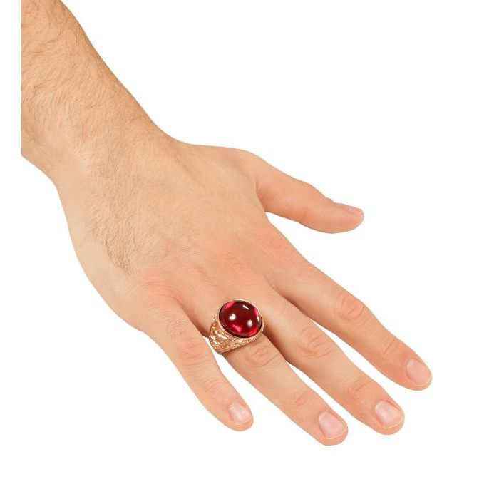 Goudkleurige ring met rode steen