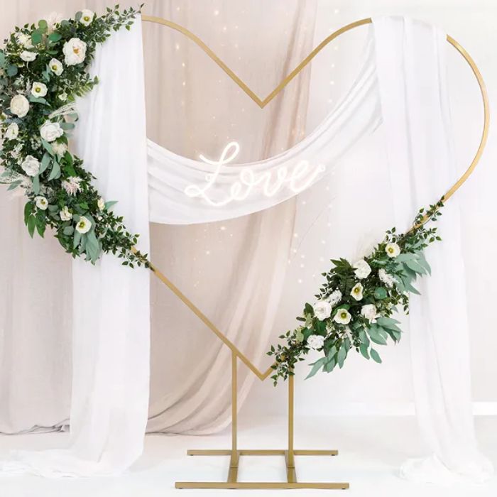 Huur hartvormige backdrop goud statief 2 meter