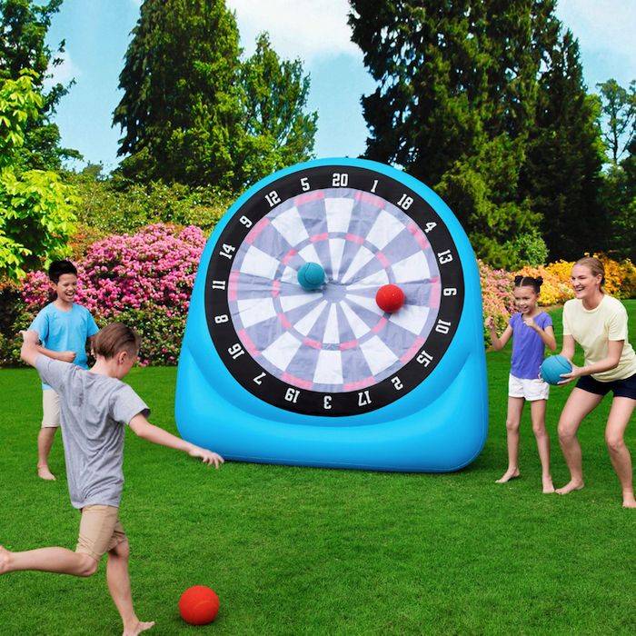 Huur XXL opblaasbaar Voetbaldart 1,9 x 1,8 meter